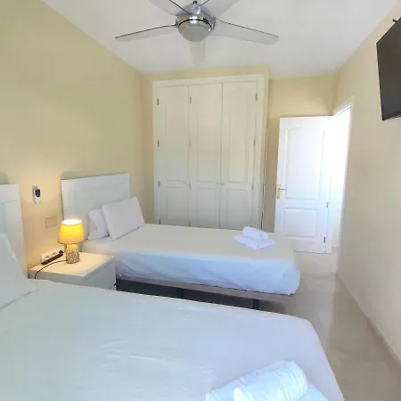 Spacious With Private Jacuzzi And Pool Access *