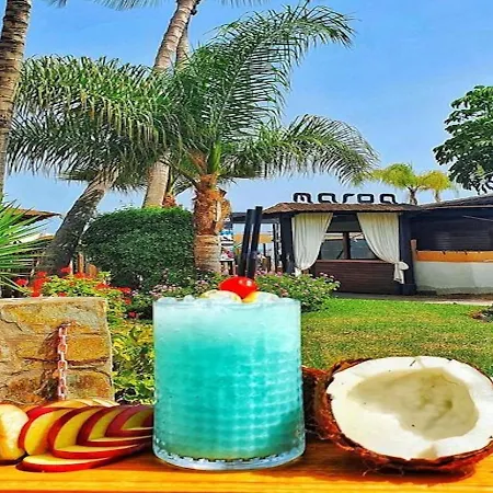 With Jacuzzi And Pool Access Holiday home