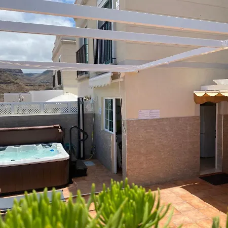 Holiday home With Jacuzzi And Pool Access