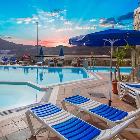 With Jacuzzi And Pool Access *