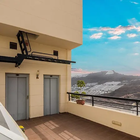 With Jacuzzi And Pool Access *