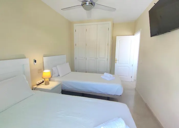 Spacious With Private Jacuzzi And Pool Access *