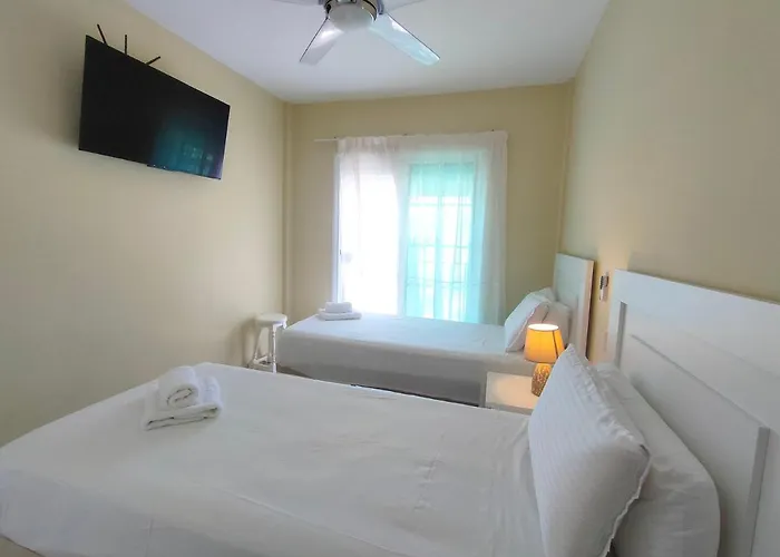 Spacious With Private Jacuzzi And Pool Access