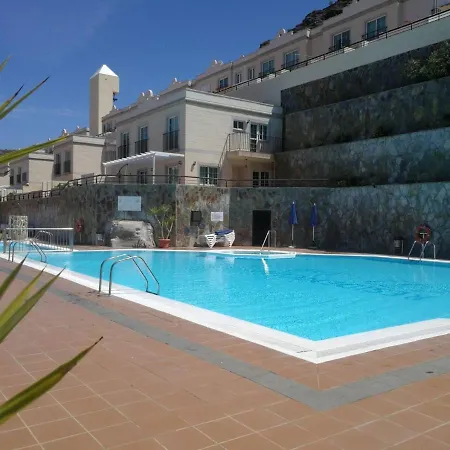 Semesterbostad Spacious With Private Jacuzzi And Pool Access