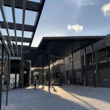 Spacious With Private Jacuzzi And Pool Access Semesterbostad *