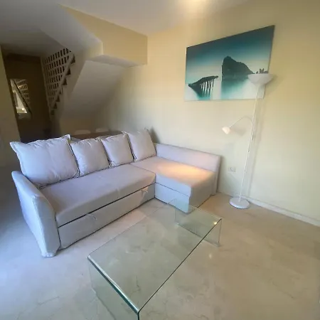 Semesterbostad Spacious With Private Jacuzzi And Pool Access