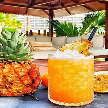 Spacious With Private Jacuzzi And Pool Access Semesterbostad