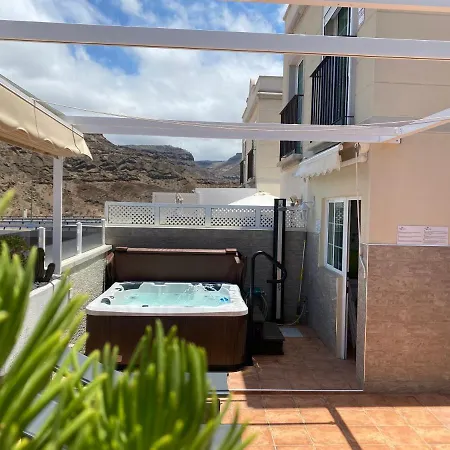 Semesterbostad Spacious With Private Jacuzzi And Pool Access Puerto Rico (Gran Canaria)