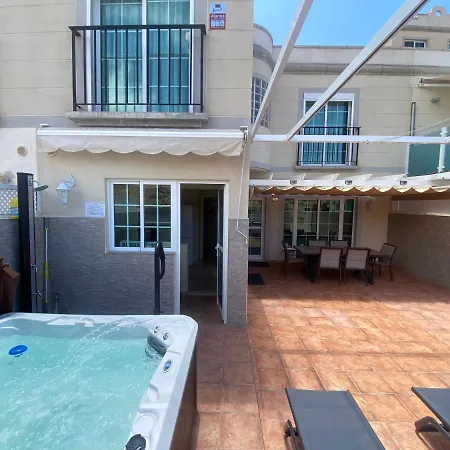 Spacious With Private Jacuzzi And Pool Access *