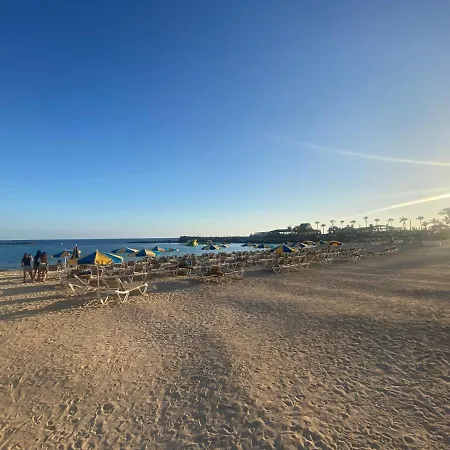 Spacious With Private Jacuzzi And Pool Access Semesterbostad