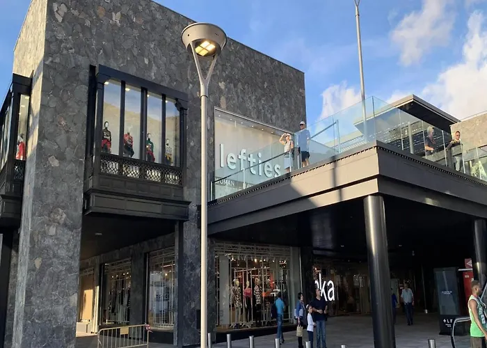 Dom wakacyjny Spacious With Private Jacuzzi And Pool Access