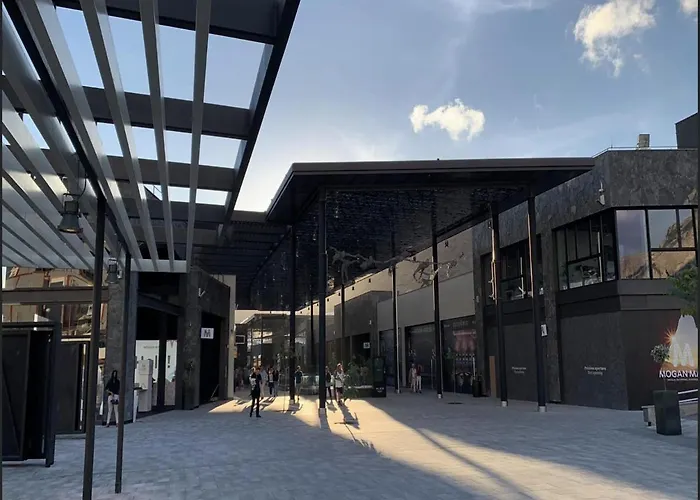 Spacious With Private Jacuzzi And Pool Access Dom wakacyjny *