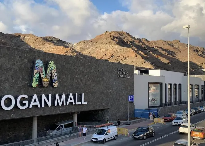 Spacious With Private Jacuzzi And Pool Access Dom wakacyjny