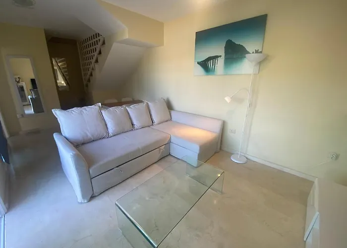 Dom wakacyjny Spacious With Private Jacuzzi And Pool Access