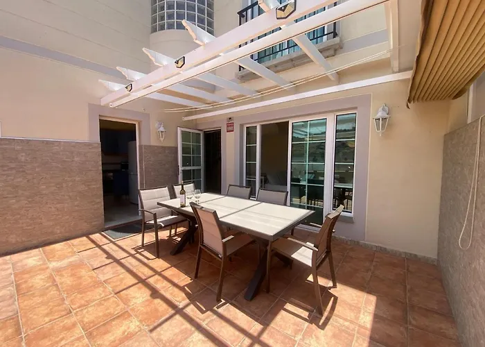 Spacious With Private Jacuzzi And Pool Access *