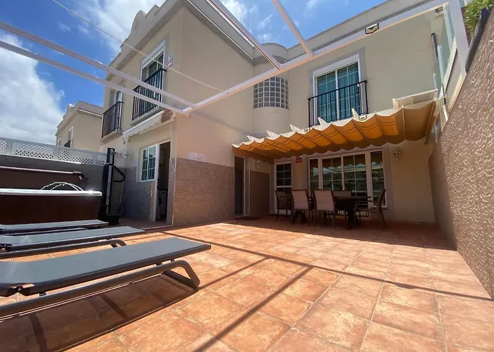 Spacious With Private Jacuzzi And Pool Access Dom wakacyjny *