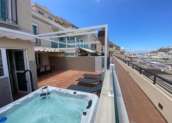 Dom wakacyjny Spacious With Private Jacuzzi And Pool Access