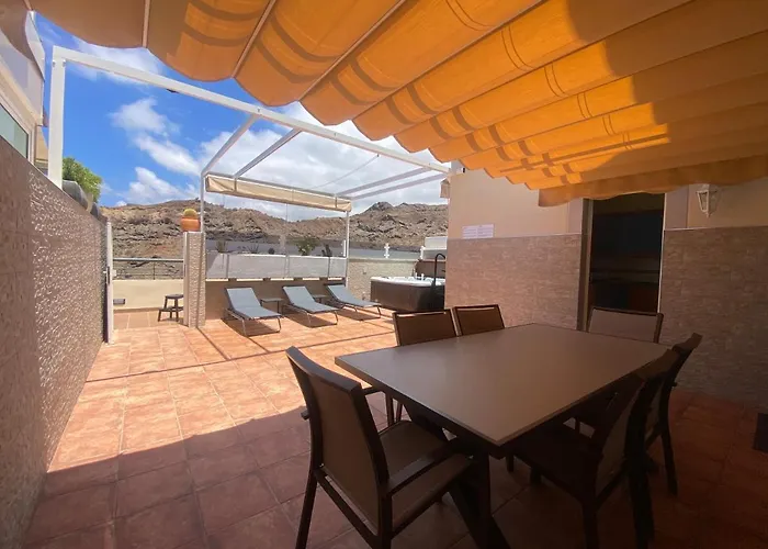 Spacious With Private Jacuzzi And Pool Access *