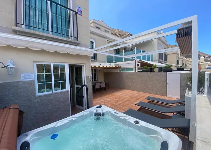 Spacious With Private Jacuzzi And Pool Access