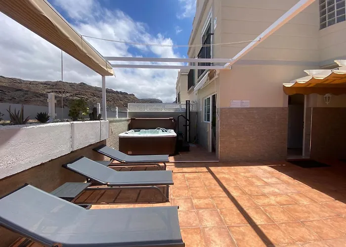 Spacious With Private Jacuzzi And Pool Access