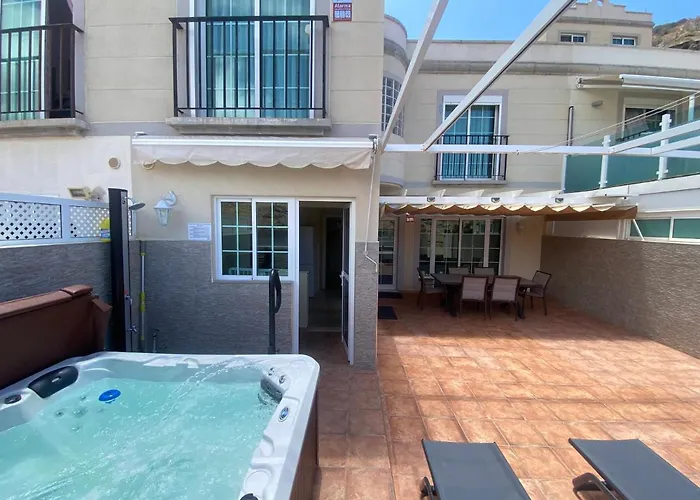 Spacious With Private Jacuzzi And Pool Access *