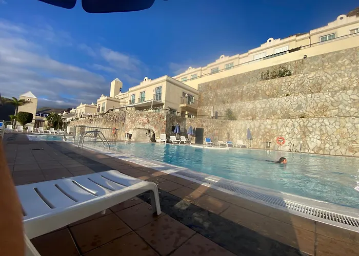 Dom wakacyjny Spacious With Private Jacuzzi And Pool Access