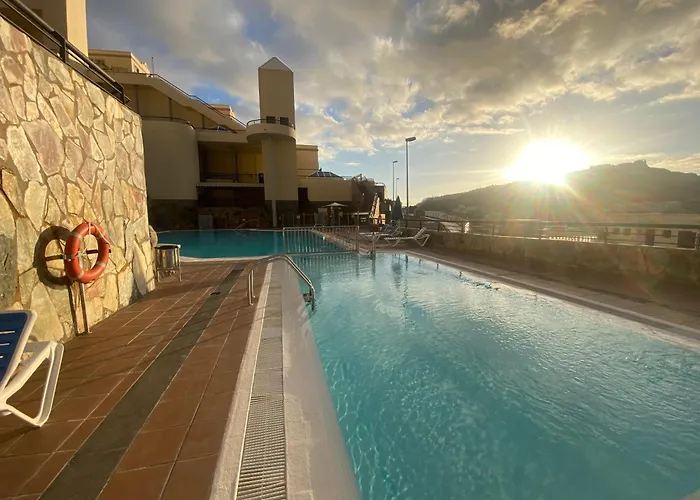 Spacious With Private Jacuzzi And Pool Access *