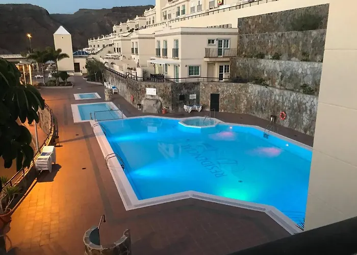 Spacious With Private Jacuzzi And Pool Access Сasa de vacaciones *